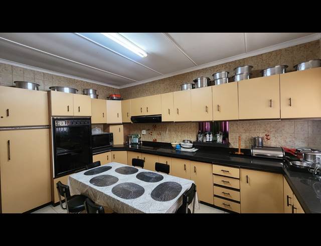 4 BEDROOM FREESTANDING FOR SALE IN RAISETHORPE